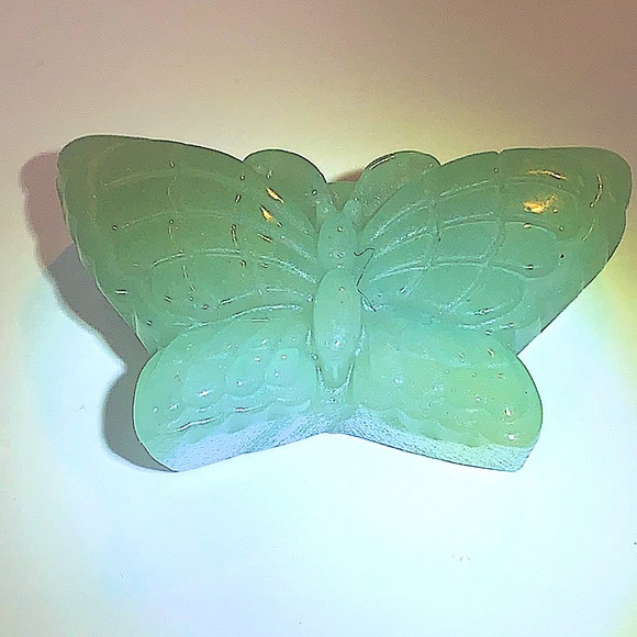 BUTTERFLY GREEN AVENTURINE CARVED CRYSTAL - Picture 3 of 9